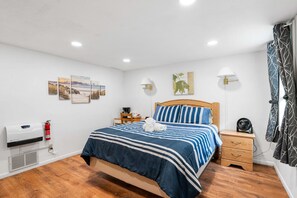 Family House, 1 Queen Bed | 1 bedroom, iron/ironing board, free WiFi
