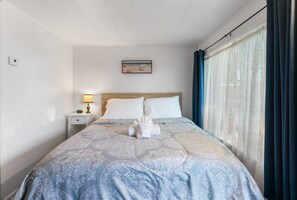 Family House, 1 Queen Bed | 1 bedroom, iron/ironing board, free WiFi