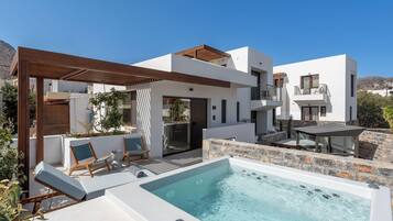 Junior Suite with Outdoor Jetted Tub & Sea View | Terrasse/Patio