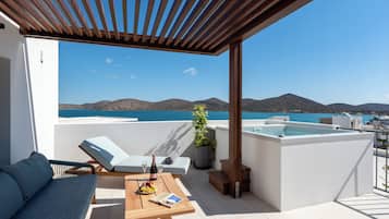 Executive Room with Outdoor Jetted Tub & Sea View | Terraço/pátio