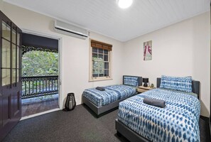 4 habitaciones, tabla de planchar con plancha, cuna de viaje y wifi 