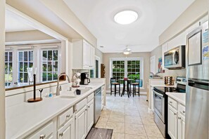 Fridge, microwave, oven, stovetop - 108 Evian Villa near Tennis, Pickleball, Pool & Beach (Hilton Head Island)