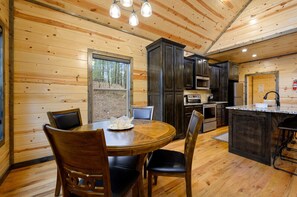 Frigorífic, microones, forn i placa de cuina 