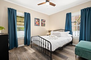 3 bedrooms, desk, iron/ironing board, free WiFi