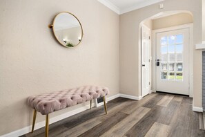 Interior - Tranquil 3-Bed Retreat: Sleeps 7 (Peoria)