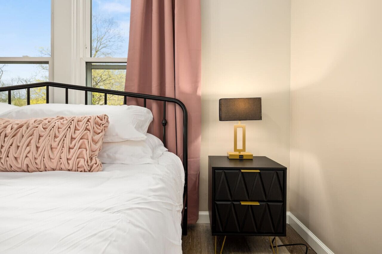 3 bedrooms, desk, iron/ironing board, free WiFi