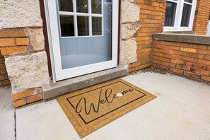 Exterior detail - Tranquil 3-Bed Retreat: Sleeps 7 (Peoria)