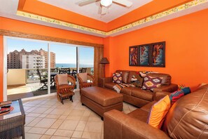 Fernseher, DVD-Player, Arbeitsbereiche