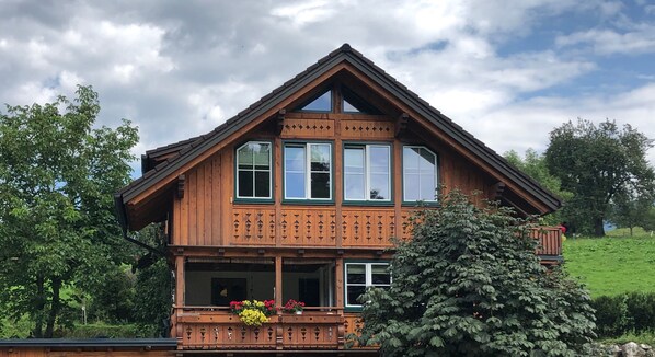 Exterior - Komfortable Ferienwohnung mit Charme. Optimal für Familien, Paare und Freunde (Bad Goisern am Hallstättersee)