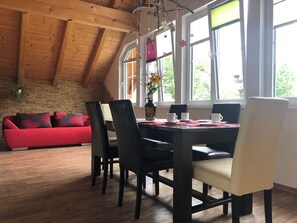 Dining - Komfortable Ferienwohnung mit Charme. Optimal für Familien, Paare und Freunde (Bad Goisern am Hallstättersee)