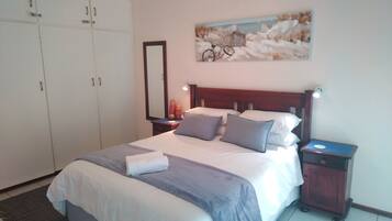 3 bedrooms, iron/ironing board, bed sheets