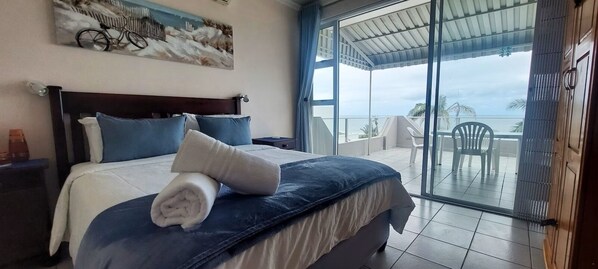 3 bedrooms, iron/ironing board, bed sheets - Breaker views on Manaba's main beach. (Margate)
