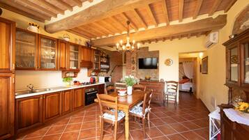 Frigorifero, microonde, forno, lavastoviglie