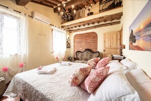 2 bedrooms, iron/ironing board, travel crib, free WiFi - Sole Apartment with Swimming Pool (Porcari)