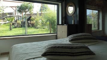 2 bedrooms, bed sheets