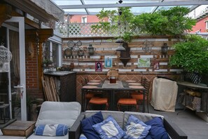 Outdoor dining - Cozy studio with pool in Ciudad Lineal (Madrid)