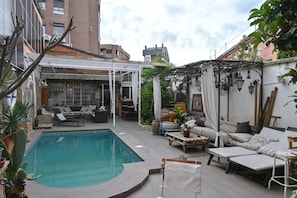 A heated pool - Cozy studio with pool in Ciudad Lineal (Madrid)