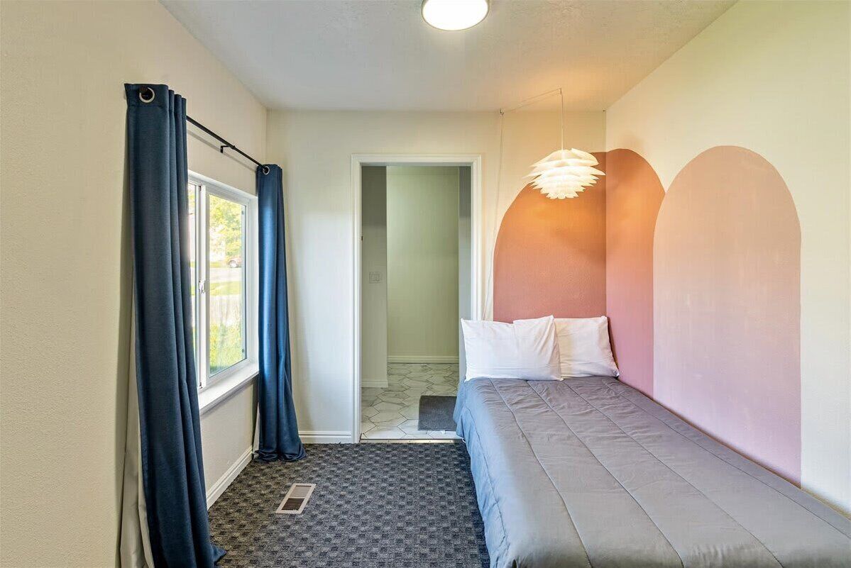 Close to Ogden-Weber Tech College, Private Room!