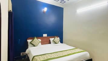 Deluxe Room | Desk, iron/ironing board, free WiFi, bed sheets
