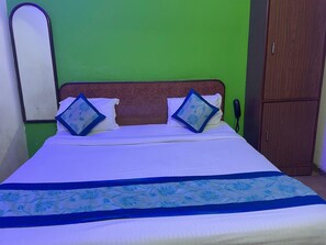 Quarto luxo | Escrivaninha, ferros/tábuas de passar roupa, Wi-Fi de cortesia