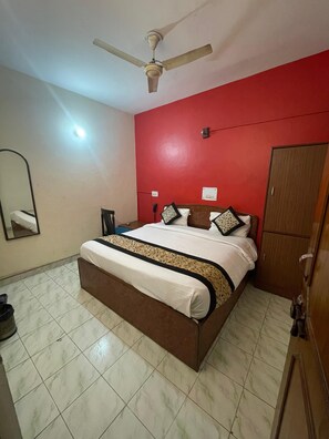 Superior Room, 1 Bedroom | Desk, iron/ironing board, free WiFi, bed sheets - Hotel Shri Ram By GRB (New Delhi)