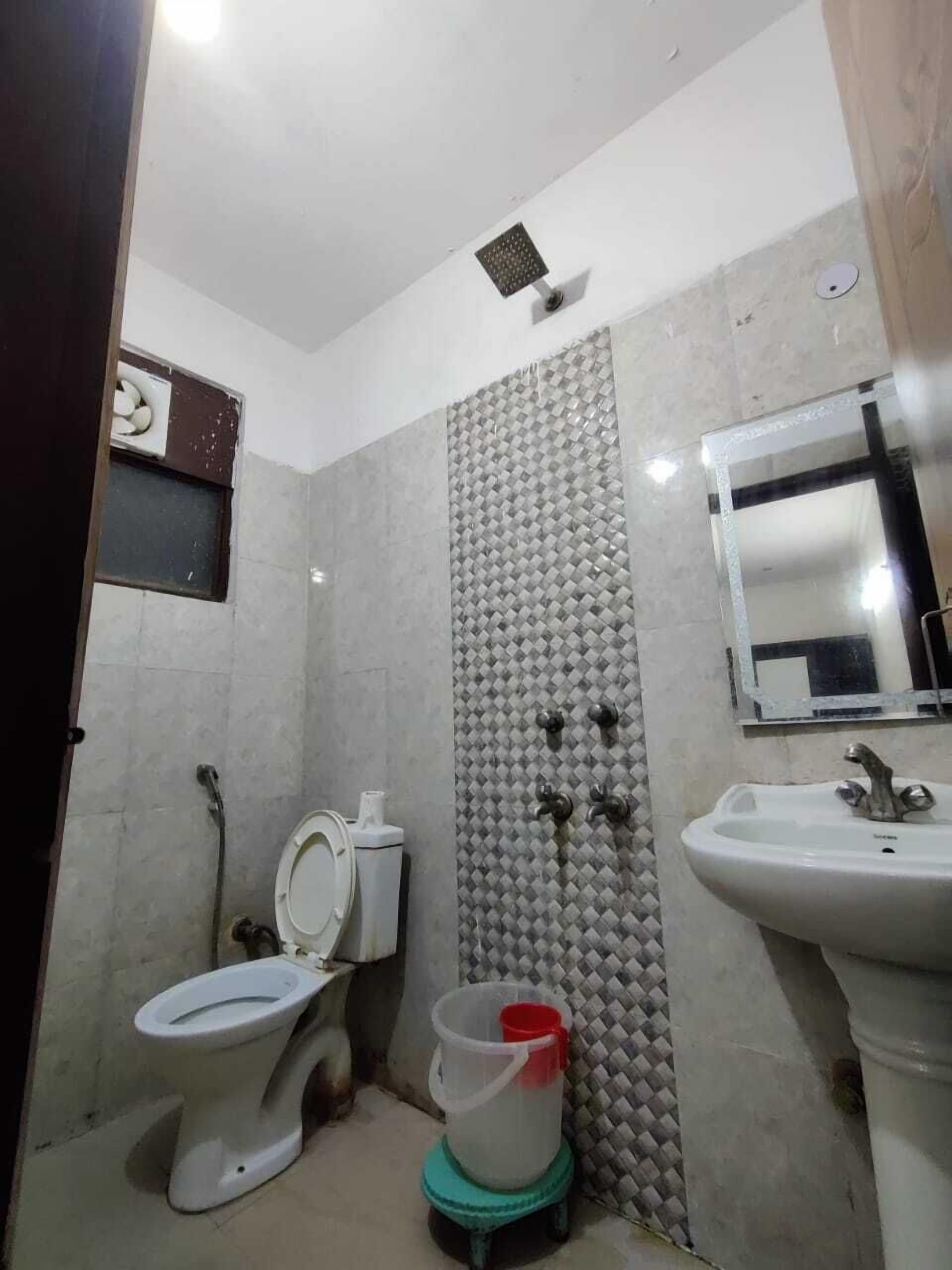 Shower, towels