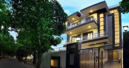 Studio Apartment with kitchen and balcony near Huda City Metro, Gurgaon