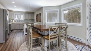 Dining - Peak 9 Breck Condo w/Hot Tub & Mountain Views (Breckenridge)