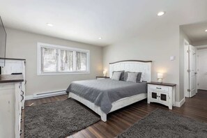 2 bedrooms, desk, iron/ironing board, travel cot - Chic Condo Near Slopes & Downtown Breck (Breckenridge)