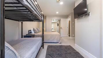 3 bedrooms, iron/ironing board, travel crib, WiFi