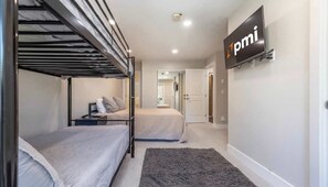 3 dormitorios, tabla de planchar con plancha, cuna de viaje y wifi