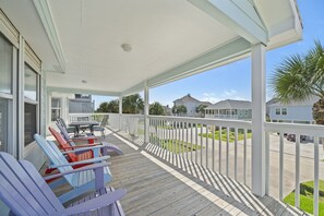 Property grounds - "Just Right" in Pirates Beach West - Family Friendly! Updated! Pet Friendly!! (Galveston)