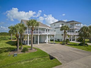 Exterior - "Just Right" in Pirates Beach West - Family Friendly! Updated! Pet Friendly!! (Galveston)