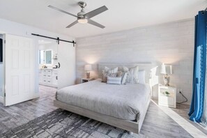 4 chambres, fer et planche à repasser, lit parapluie, Wi-Fi