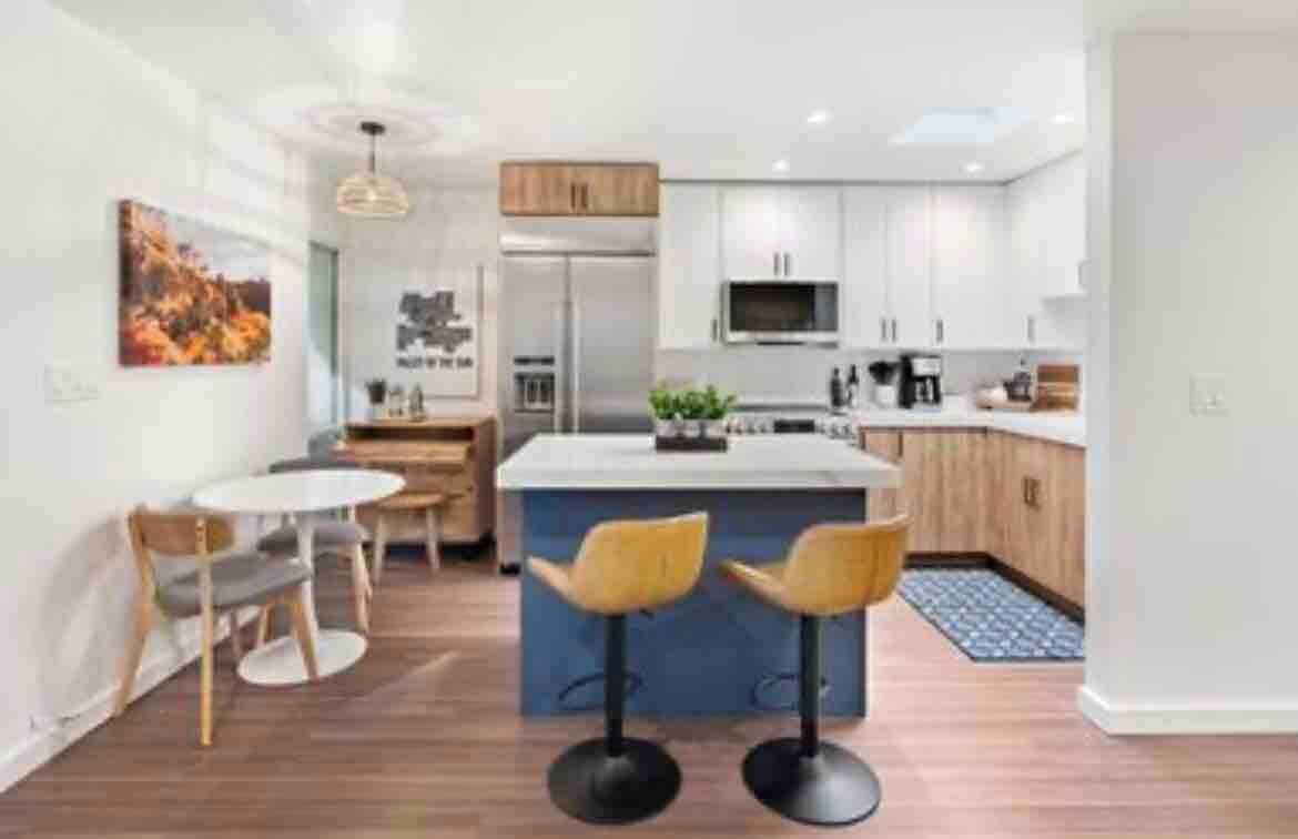 Charming Condo, Walk to Old Town