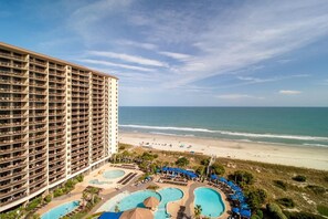 On the beach - Beach Dreams Come True: Oceanfront 2BR Paradise (North Myrtle Beach)