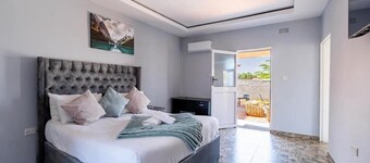 The Crescent Victoria Falls 