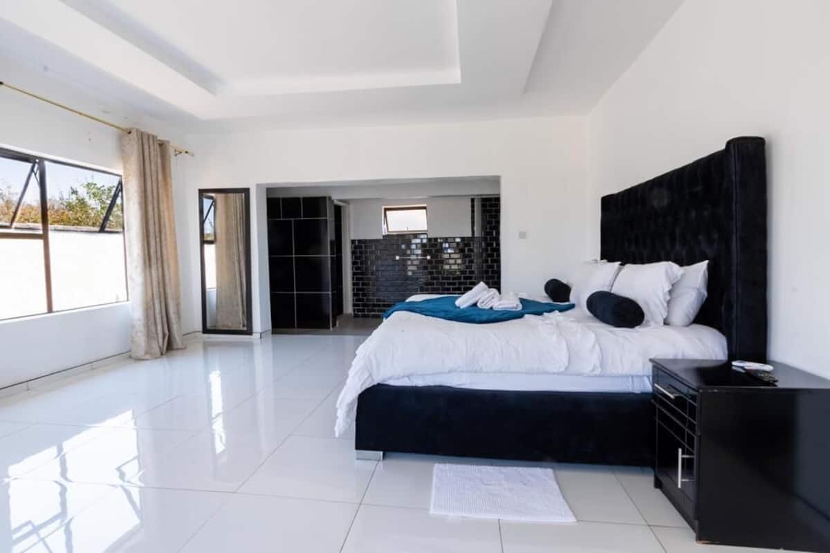 1 dormitorio, escritorio, espacio para trabajar con un portátil