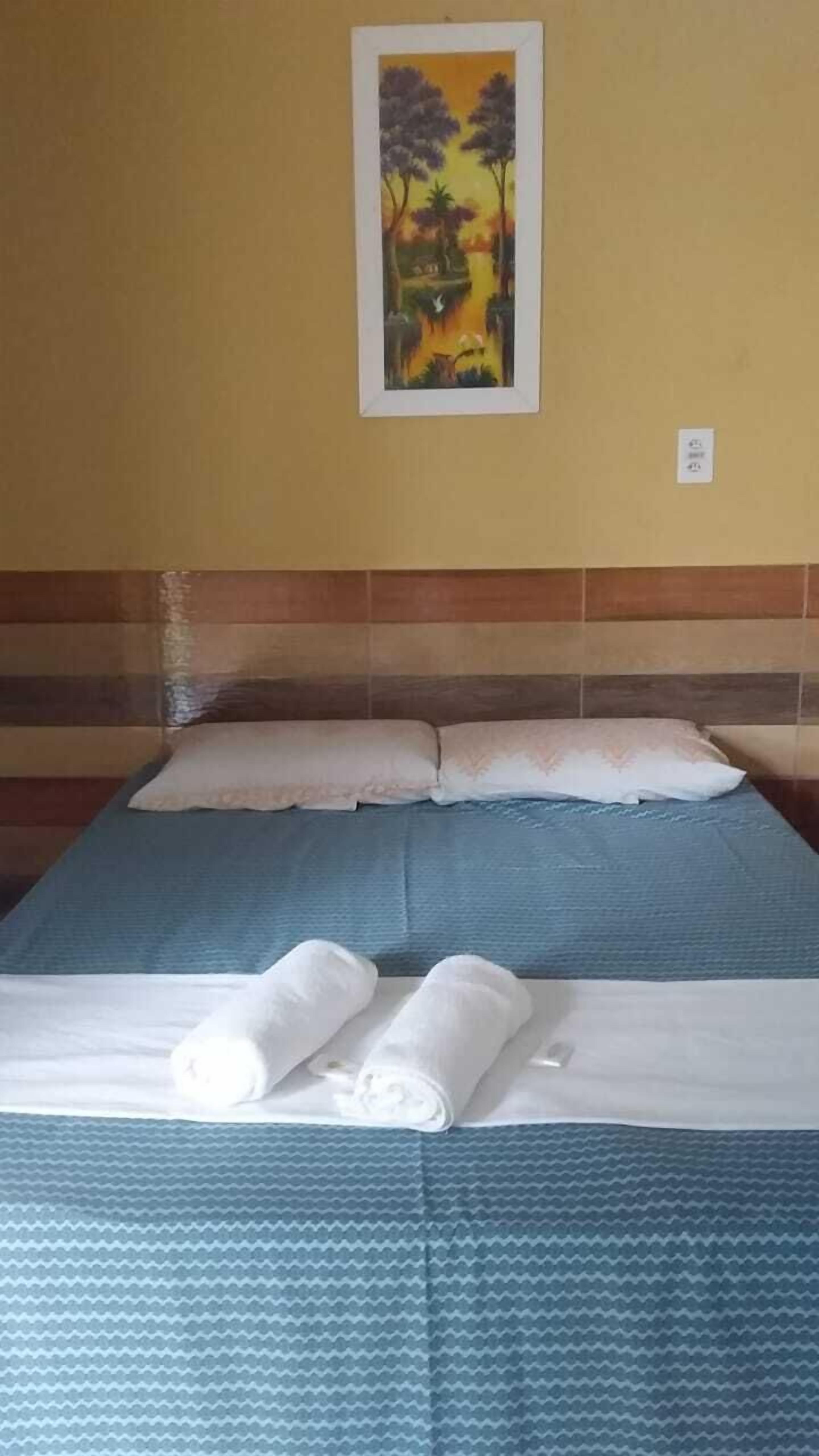 18 habitaciones, tabla de planchar con plancha y wifi gratis 