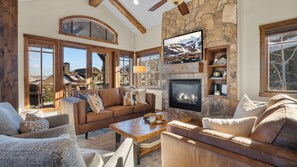 Smart TV, fireplace - Gorgeous Views! Walk to Canyons Frostwood Gondola! (Park City)