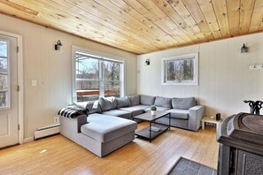 Smart-TV, Kamin, Arbeitsbereiche