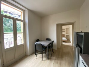Exclusive-Apartment | Wohnbereich | 50-Zoll-Smart-TV mit Digitalempfang