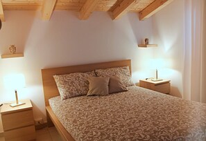 3 dormitorios, tabla de planchar con plancha, wifi gratis y ropa de cama