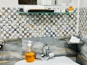 Deluxe Double Room | Bathroom | Shower, designer toiletries, towels, soap