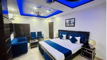 Quarto casal luxo | Quartos à prova de som, ferros/tábuas de passar roupa, Wi-Fi de cortesia