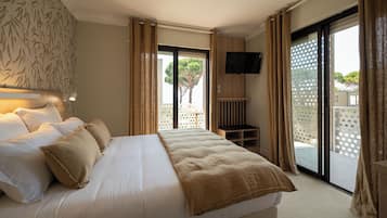 1 bedroom, in-room safe, soundproofing, free cots/infant beds