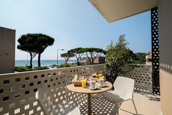 Superior Double or Twin Room, Sea View | In-room safe, soundproofing, free cribs/infant beds, free WiFi