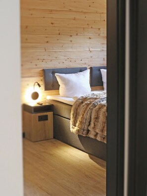 1 bedroom, travel crib, free WiFi