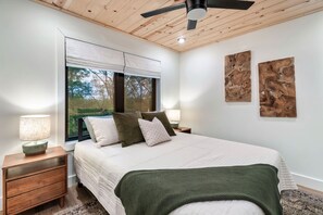 4 camere, una scrivania, ferro/asse da stiro, Wi-Fi