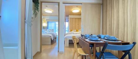 2 chambres, fer et planche à repasser, Wi-Fi gratuit, draps fournis